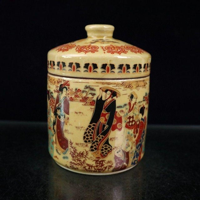 1980s Famille Rose Porcelain Jar With Beauties (Meiren) Motif For Sale - Image 5 of 8