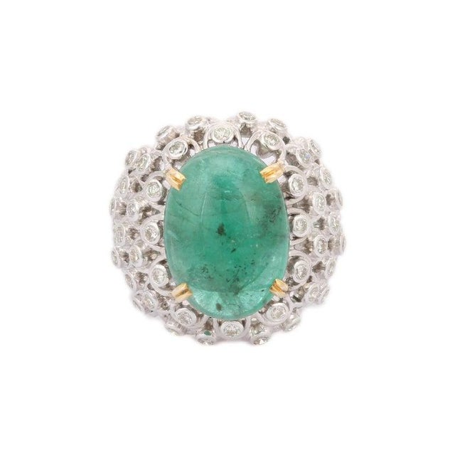 18kt Solid White Gold Estate Emerald Diamond Dome Ring for Women Size 7 For Sale In New York - Image 6 of 8