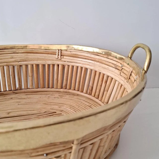Mid-Century Modern Oval Serving Basket in Rattan and Brass, 1970s For Sale - Image 3 of 13