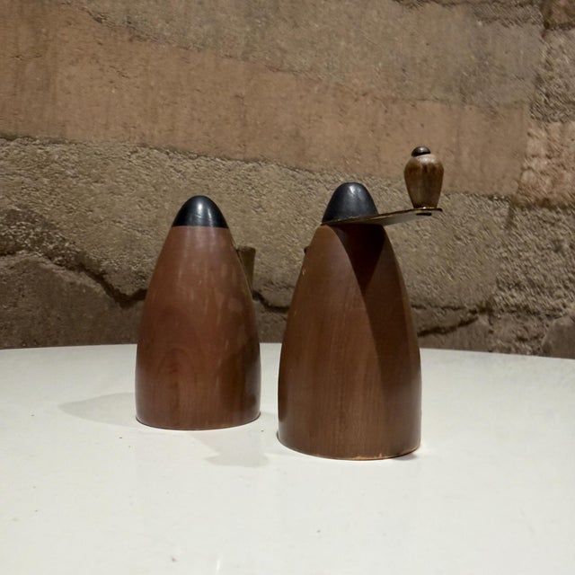 1950s Mid-Century Modern Set of Salt & Pepper Grinder From Japan Mid-Century Bull Nose For Sale In San Diego - Image 6 of 10