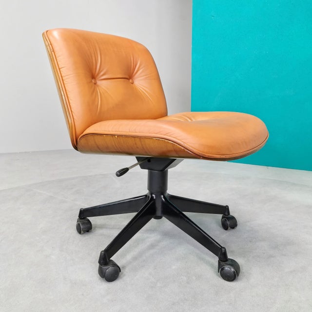 Mid-Century Modern Vintage Swivel Chair with Wheels in Leather and Teak from Mim Roma, 1970s For Sale - Image 3 of 17