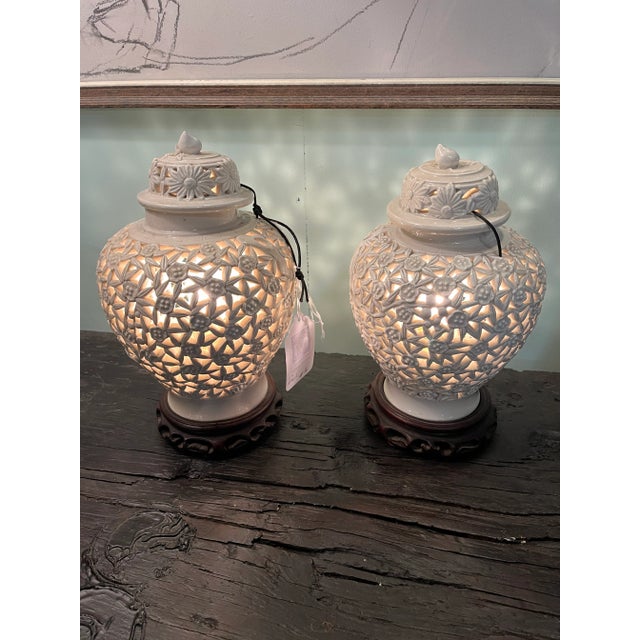 Mid-Century Modern Pair 1950s White Porcelain Oriental Style Lidded Vases Mounted as Table Lamps For Sale - Image 3 of 10