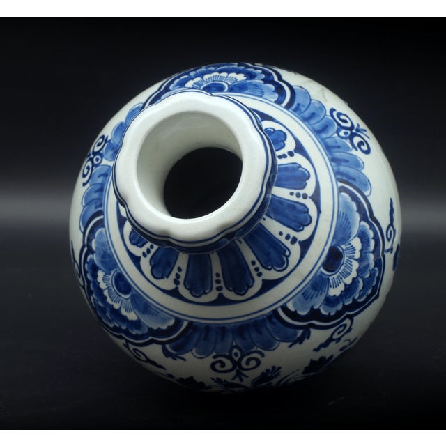 Vintage Bulbous Vase with Flowers from Royal Delft, 1928 For Sale - Image 4 of 5