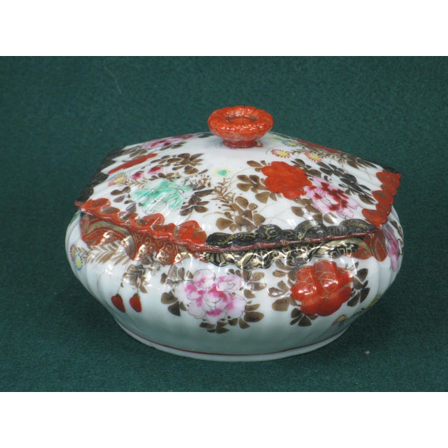 Early 20th Century Antique Covered Dish Bowl Lid Japanese Red Satsuma Hand Painted Oriental Signed For Sale - Image 5 of 17