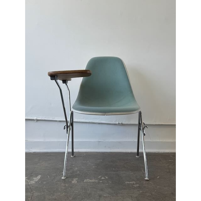 1950s Vintage Eames for Herman Miller DSS-Ta Tablet Arm Chair For Sale - Image 5 of 10