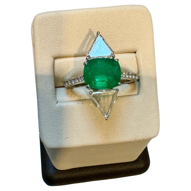 3.8 Ct Finest Zambian Cushion Cut Emerald & 1.5Ct Diamond Ring, 18 Kt Gold , 7.5 For Sale - Image 15 of 18