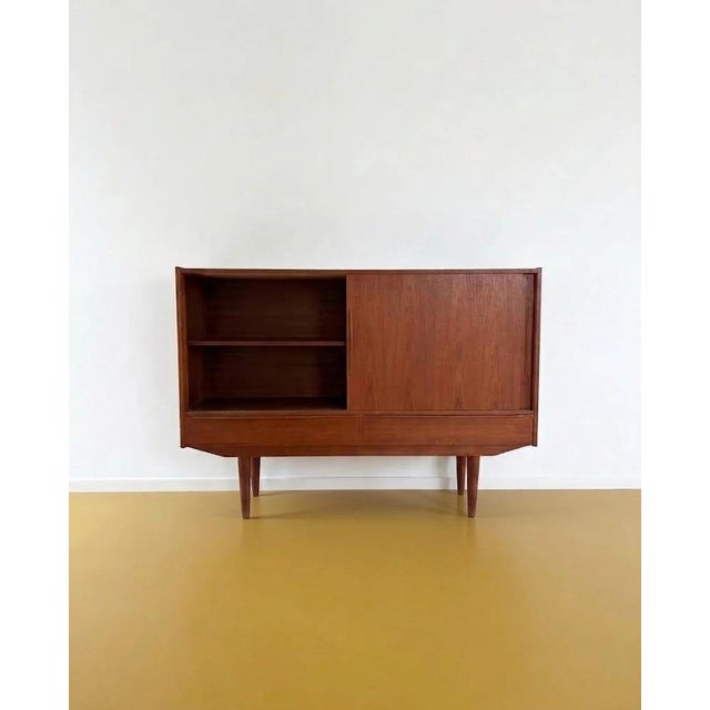 Danish teak sideboard from the 1960s, W. 150 D. 42 H. 110 cm. Dimensions: Width: 150 cm Depth: 42 cm Height: 110 cm Design...