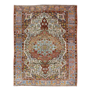 Persian Bakhtiari Rug With Central Medallion and Multicolor Botanical Motifs 4'7 X 6'4