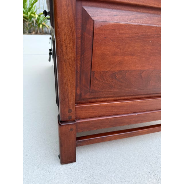 1990s Bob Timberlake Lexington Furniture Glass Top Display Coffee Table For Sale In West Palm - Image 6 of 7