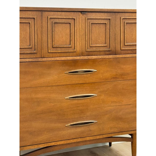 Wood Vintage Chest Broyhill Sculptra MCM Gentleman's Tallboy Three Drawer Cabinet Dresser For Sale - Image 7 of 18