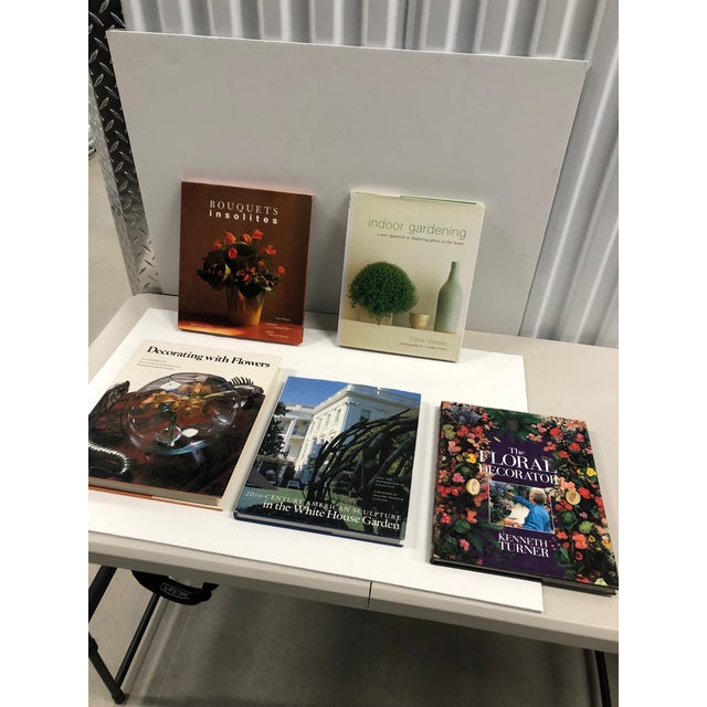 #1 Bouquets Insolites hardcover book in French by Chris O'Byrne and Christian Tortu (florist) Inspired by the seasons,...