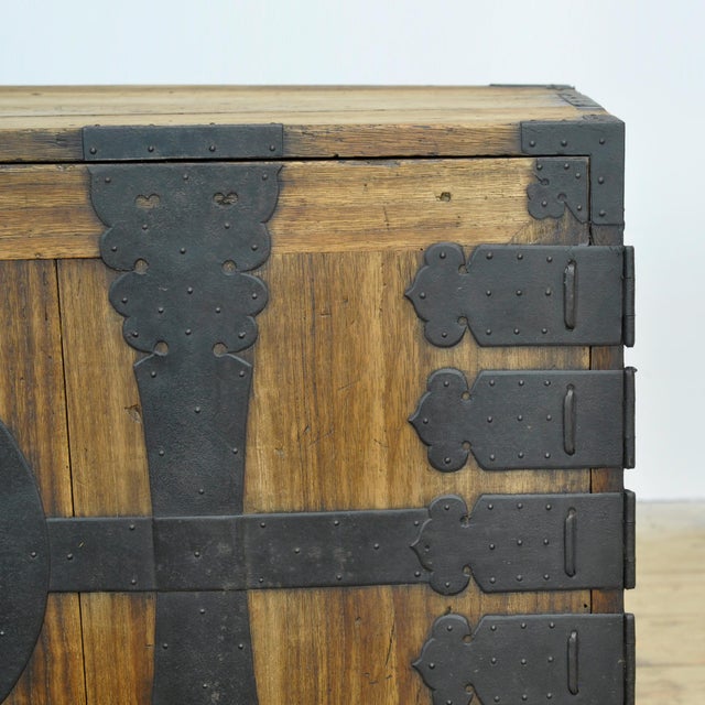 Japanese Choba Tansu Chest with Hand-Forged Iron Fittings, 1880 For Sale - Image 13 of 16
