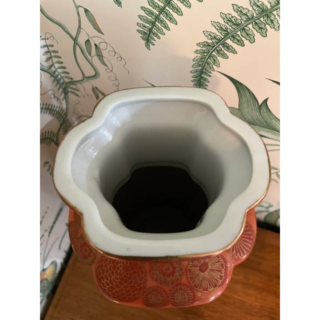1960’s Salmon and Gold Chrysanthemum Chinoiserie Vase by Norleans For Sale In New Orleans - Image 6 of 8