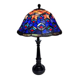 1990s Authentic Dale Tiffany Stained Glass Peacock Table Lamp Bronze Signed Pull Chain For Sale