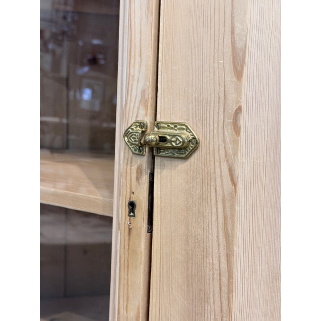 Late 20th Century Natural Pine Corner Display Cabinet With Fluted Crown and Glass Door For Sale - Image 4 of 9