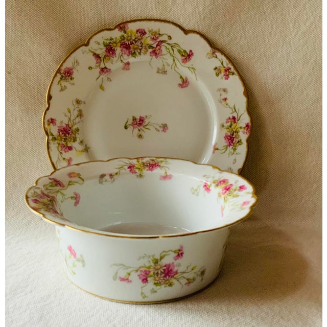 1910s French Limoges Porcelain Soufflé Dish With Underplate - Hand-Painted Pink Carnations, Bawo & Dotter For Sale - Image 6 of 18