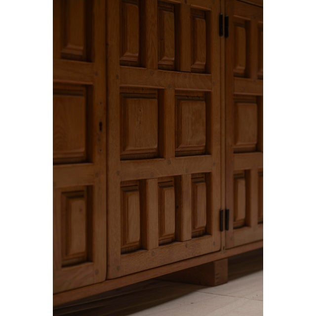 Spanish Brutalist Sideboard in Oak, 1970s For Sale - Image 4 of 18