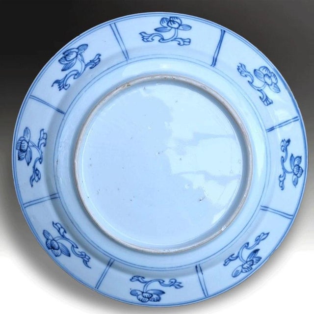 17th Century Late Ming Chinese Wanli Blue and White Porcelain Dish For Sale - Image 6 of 7