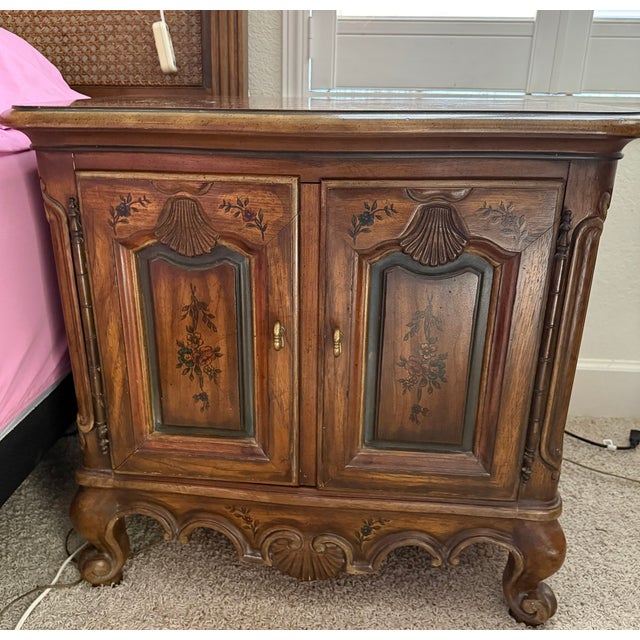 1960s 1960s Drexel Heritage French Provincial Louis XV Carved Walnut Nightstands, Pair For Sale - Image 5 of 18