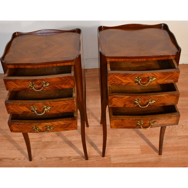 1910 Antique French Louis XV Satinwood Inlaid Pair of Nightstands Bedside Tables For Sale - Image 6 of 16