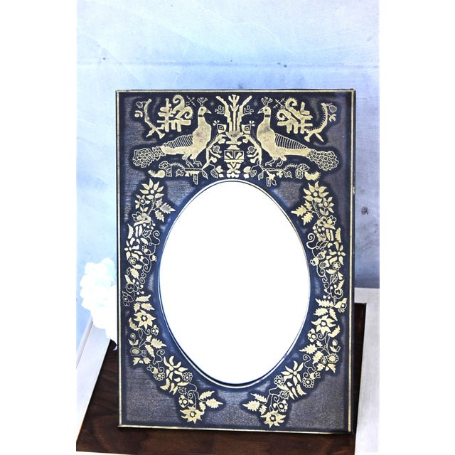 Vintage 20th Century Chinoiserie Peacock Table Mirror in Black and Gold Engraved Metal For Sale - Image 3 of 9