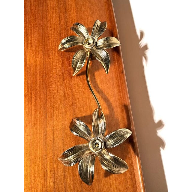 Vintage Floral Wall Lamp in Brass For Sale - Image 3 of 5