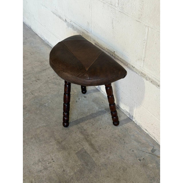 Three-Leg Brown Leather Ottoman Footstool Danish Mid-Century Modern 1970s For Sale In Los Angeles - Image 6 of 8