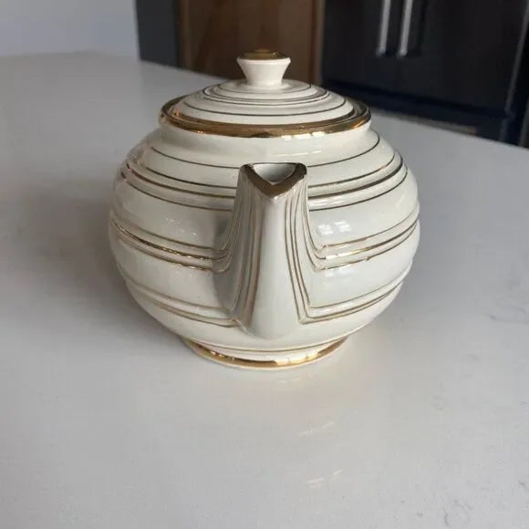 Vintage Sadler Horizontal Gold Ribbed Design in Ivory White 1947 Teapot For Sale In Seattle - Image 6 of 10