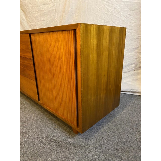 1950s Vladimir Kagan for Kagan/ Dreyfuss Credenza or Bedroom Cabinet For Sale - Image 10 of 12