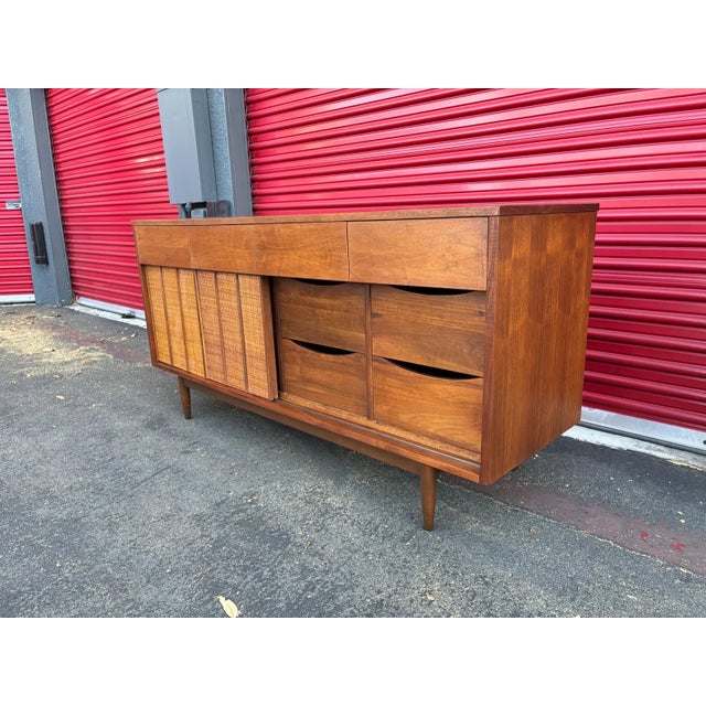 Mid-Century Modern Vintage Mid Century Walnut Dresser/Credenza by Mainline by Hooker For Sale - Image 3 of 10