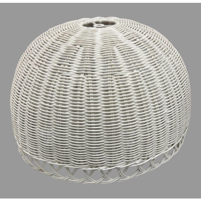 Mid 20th Century Vintage White Wicker Rattan Table Lamp Coastal Cottage Boho Hollywood Regency For Sale - Image 5 of 9