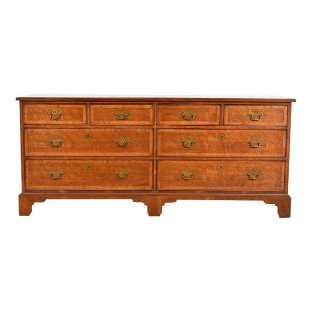 Henredon Georgian Banded Mahogany Eight-Drawer Double Dresser For Sale