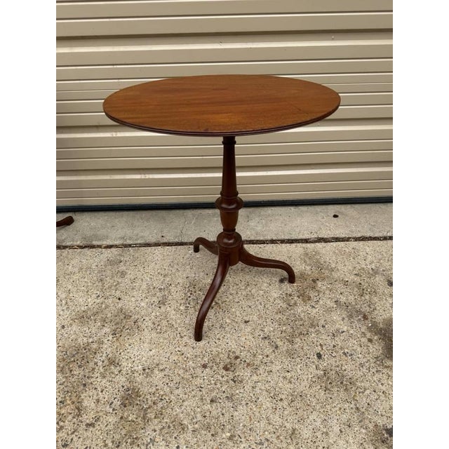 English Antique 19th Century American Hepplewhite Style Spider Leg Tilt-Top Table For Sale - Image 3 of 11