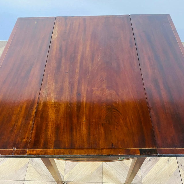 English Victorian Pembroke Table in Mahogany on Castors For Sale - Image 10 of 13