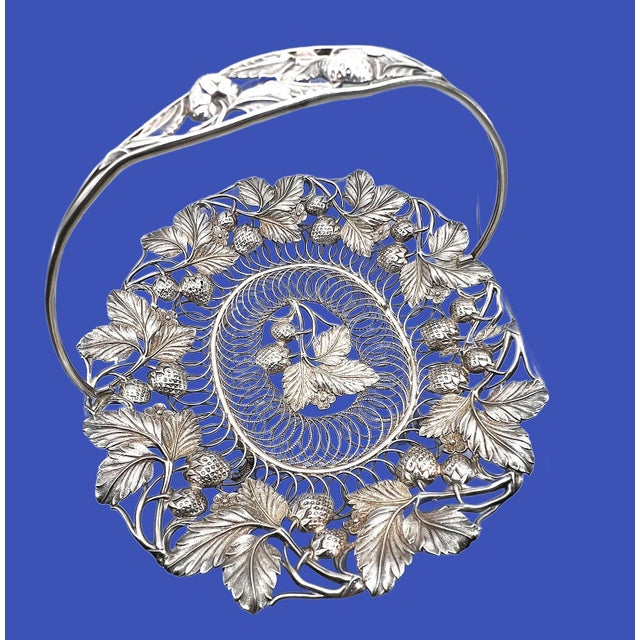 Late 19th Century Late 19th Century Victorian English Silver Plated Strawberry Silver Basket With Handle For Sale - Image 5 of 12