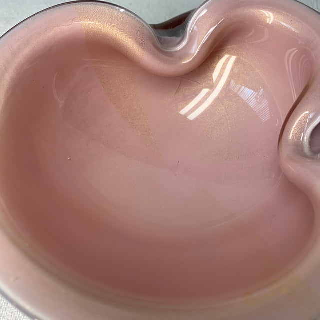 1950s Vintage Alfredo Barbini Pink Cased Art Glass Dish With Aventurine Gold Flecks 2 LBS For Sale - Image 5 of 6