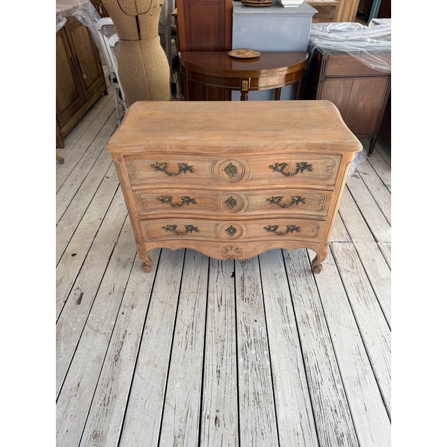 1910s French Louis XV Bleached Chest of Drawer / Commode For Sale - Image 11 of 12
