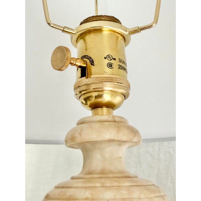 Italian Vintage Italian Carved Alabaster Table Lamp With Linen Shade For Sale - Image 3 of 10