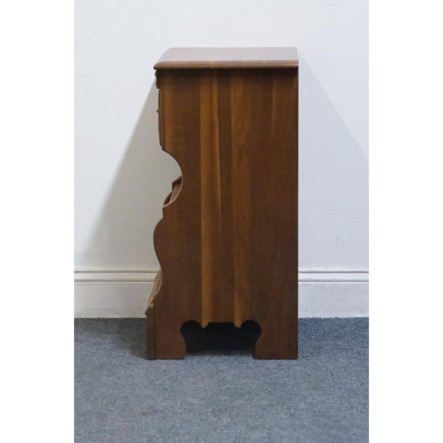 Abernathy Furniture Co. Solid Hard Rock Maple Early American 16" Open Cabinet Nightstand For Sale - Image 12 of 12