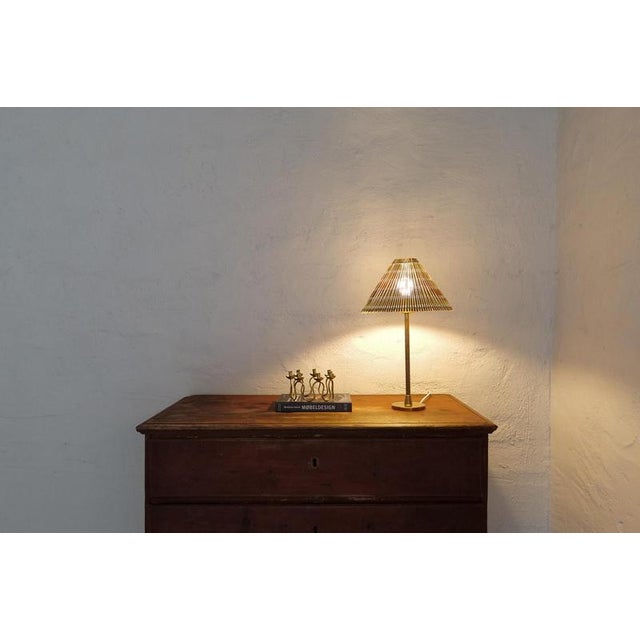 1960s Mid-Century Modern Table Lamp in Brass and Rattan, 1960s For Sale - Image 5 of 16