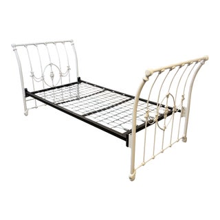 Elliot's Design White Iron Bed, Twin + Trundle For Sale