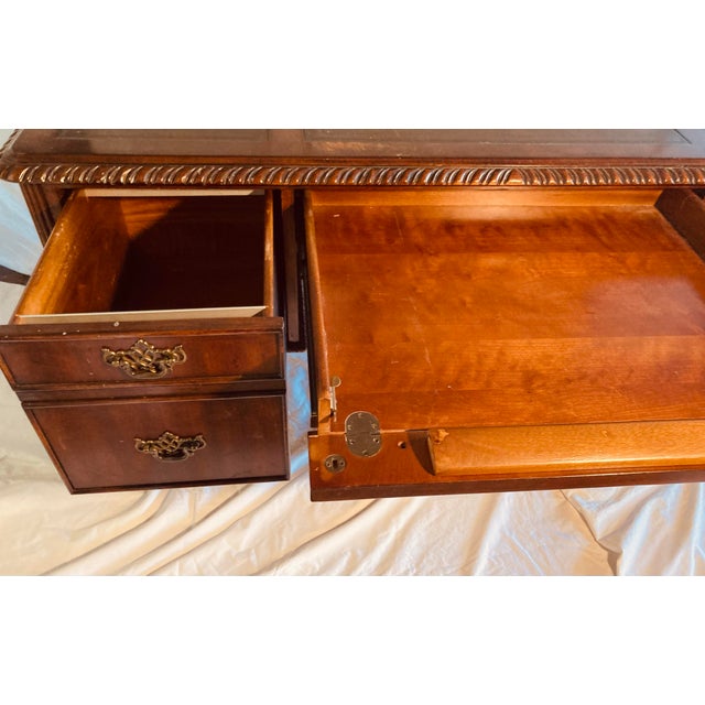 Cinnamon 1990s English Chippendale Style Mahogany Executive Knee Hole Desk Claw Ball Feet Rectangle Seven Seas by Hooker Furniture For Sale - Image 8 of 12