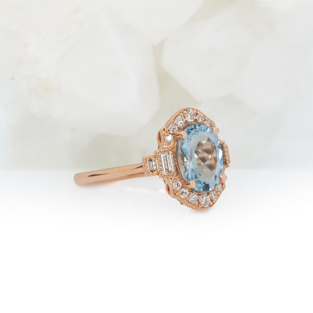 1.5cts Aquamarine Ring With Natural Diamonds Accents: Solid 14k Gold, Oval 9x7mm For Sale In Columbus - Image 6 of 10