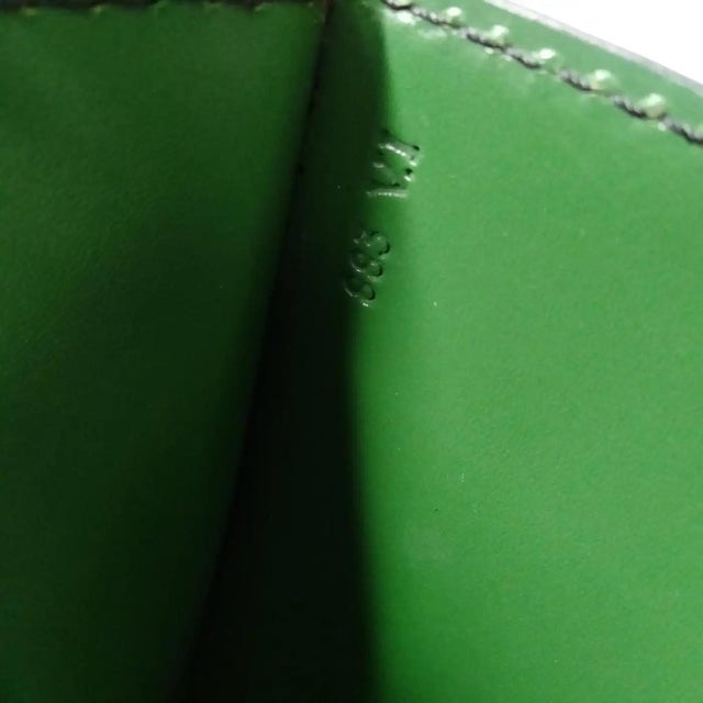 Animal Skin An Authentic 1993 Louis Vuitton Black and Green Epi Leather Hoche Shoulder Bag 4 For Sale - Image 7 of 15