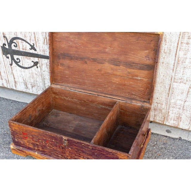 19th Century 19th Century Indo-Portuguese Goa Painted Trunk For Sale - Image 5 of 9