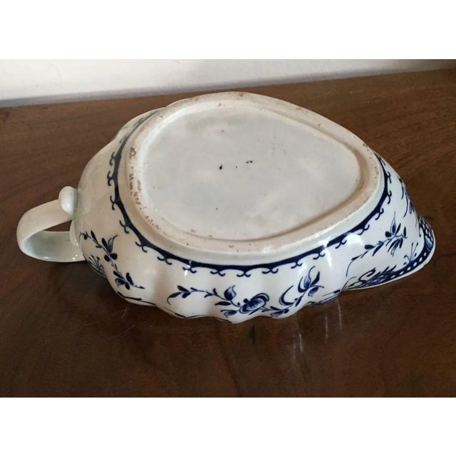 18th Century English George III Worcester Porcelain Sauce Boat For Sale - Image 10 of 11