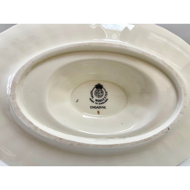 Vintage English bone china "Engadine" Royal Worcester gravy boat with attached under-plate There is a tiny nick to the...