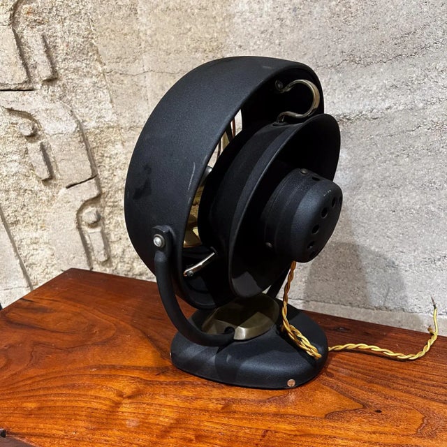 Metal 1940s Vornado Antique Electric Powerful Metal Desk Table Fan For Sale - Image 7 of 13