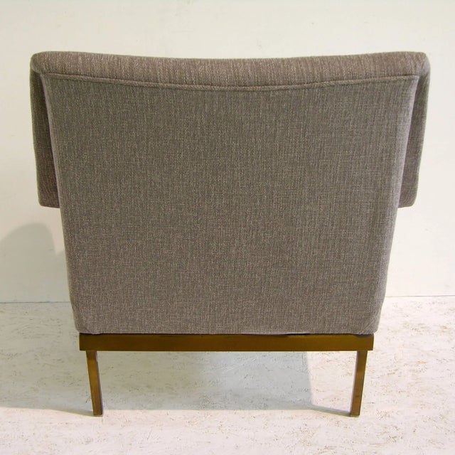 Metal 1970s Arflex Italian Brass Base Two-Tone Pepper Cream and Taupe Gray Armchair For Sale - Image 7 of 13
