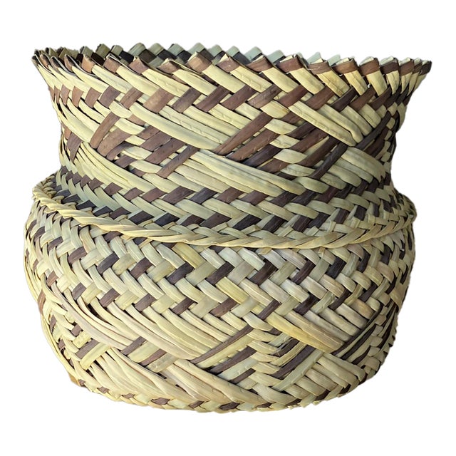 Late 20th-Century Perfectly-Sized Tarahumara Handwoven Sotol Leaf Basket Cachepot, Mexico For Sale